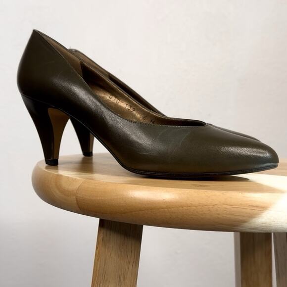 Vintage Made in Spain Nina Olive Green Pumps Heels Size 6 leather - Picture 6 of 7